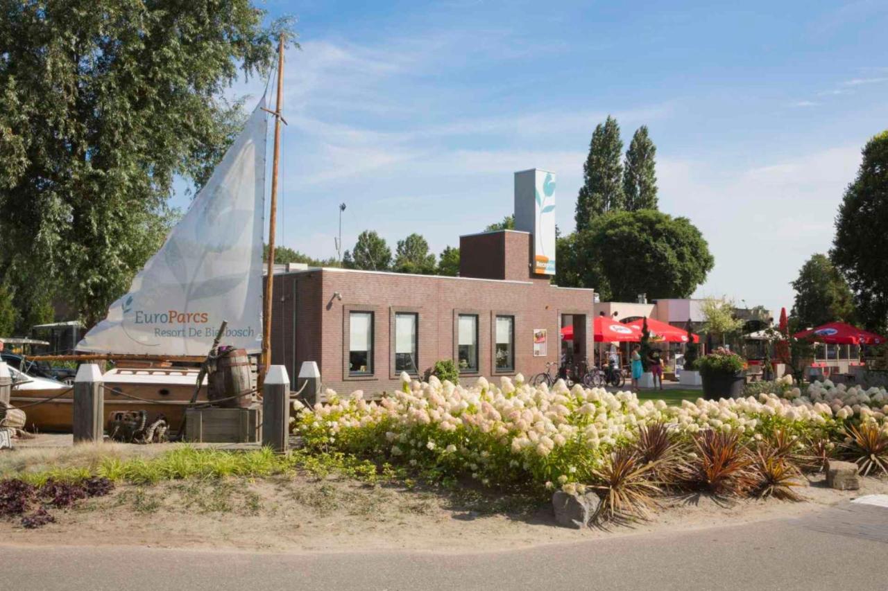 Europarcs De Biesbosch Hotel Willemsdorp ภายนอก รูปภาพ