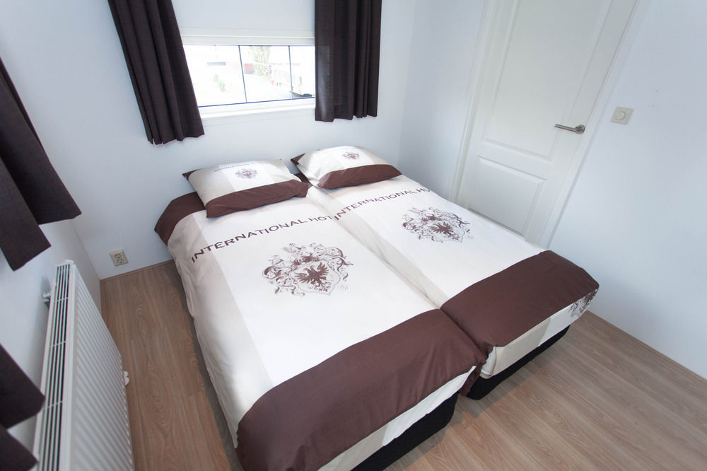 Europarcs De Biesbosch Hotel Willemsdorp ภายนอก รูปภาพ
