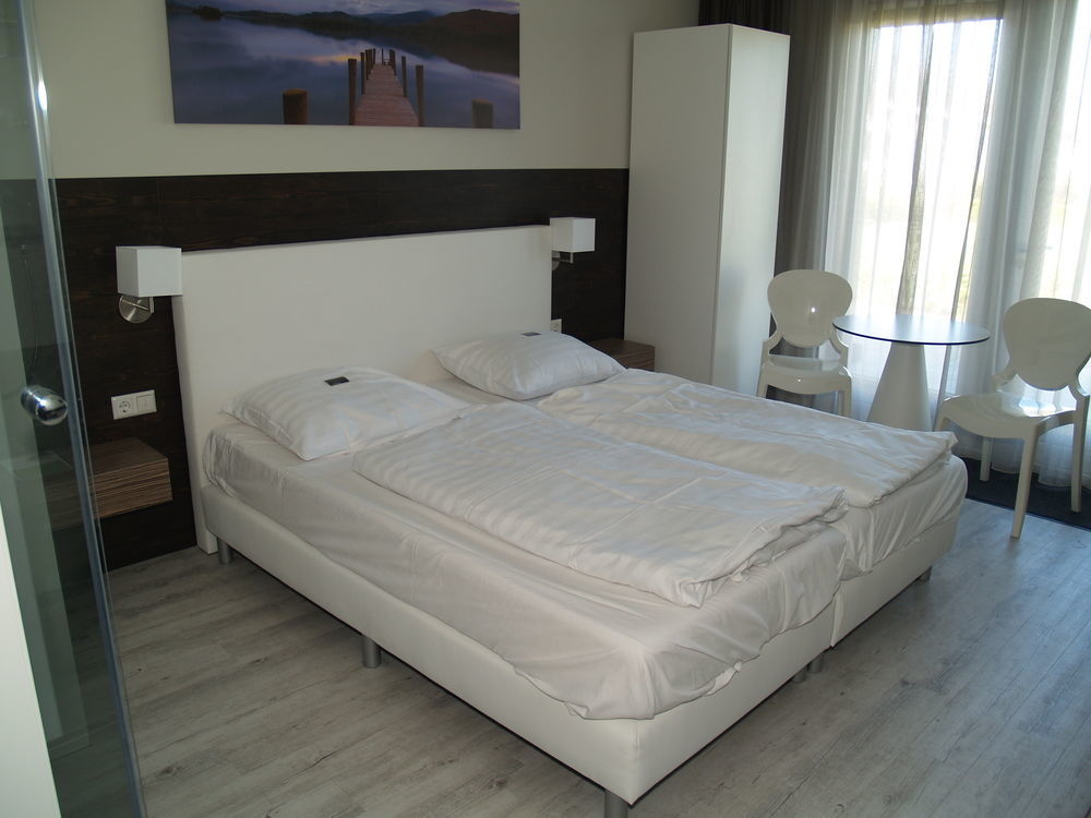 Europarcs De Biesbosch Hotel Willemsdorp ภายนอก รูปภาพ