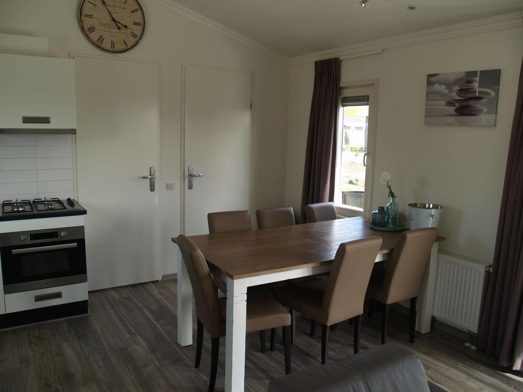 Europarcs De Biesbosch Hotel Willemsdorp ภายนอก รูปภาพ