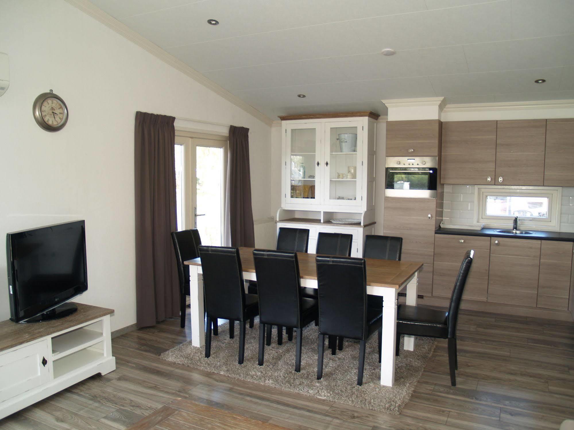 Europarcs De Biesbosch Hotel Willemsdorp ภายนอก รูปภาพ