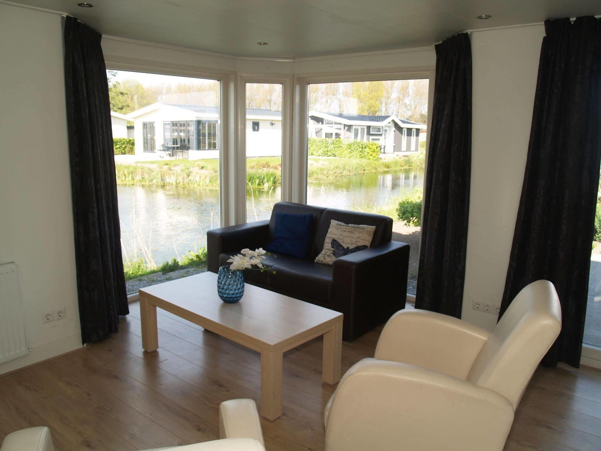 Europarcs De Biesbosch Hotel Willemsdorp ภายนอก รูปภาพ