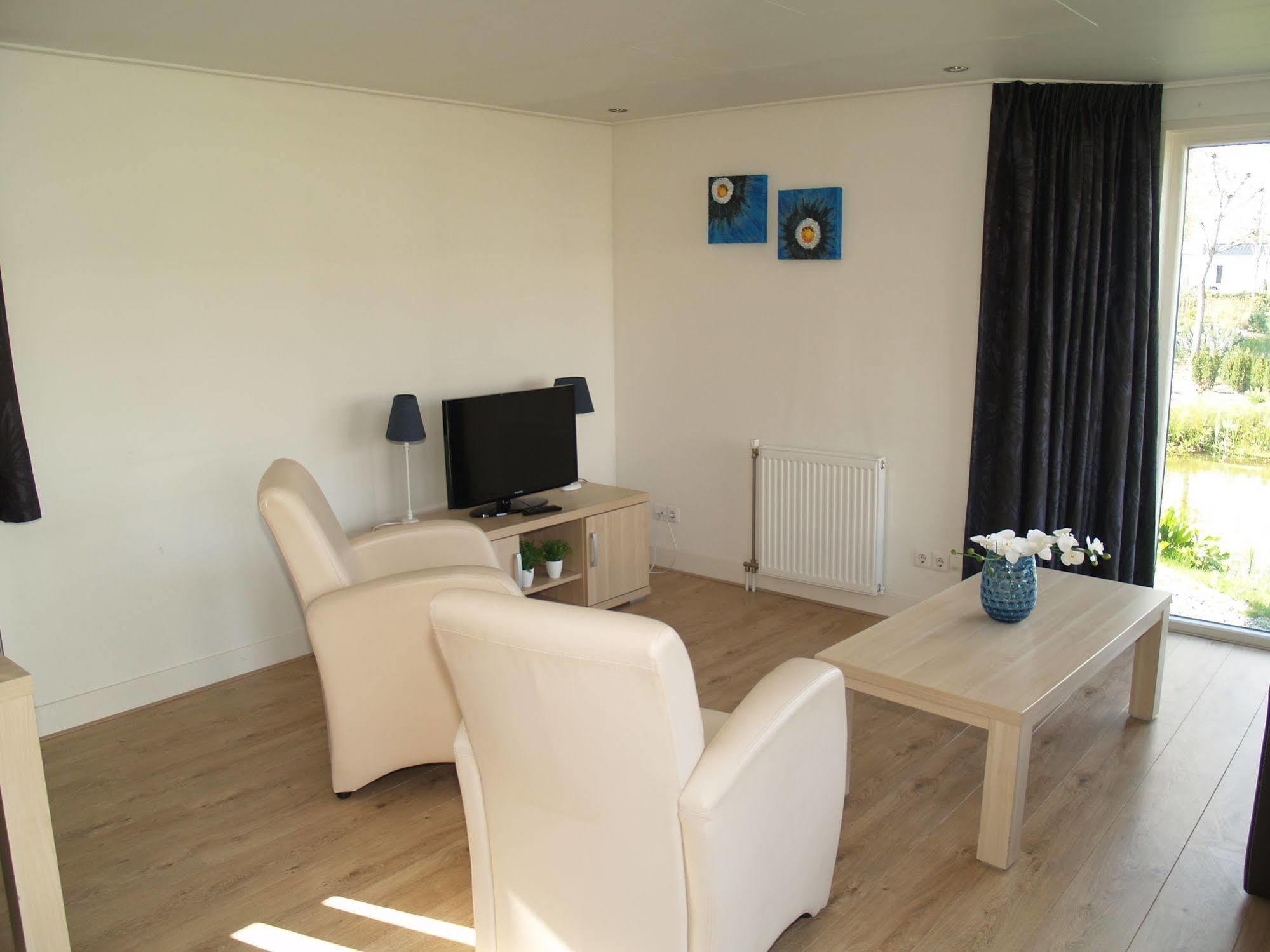 Europarcs De Biesbosch Hotel Willemsdorp ภายนอก รูปภาพ