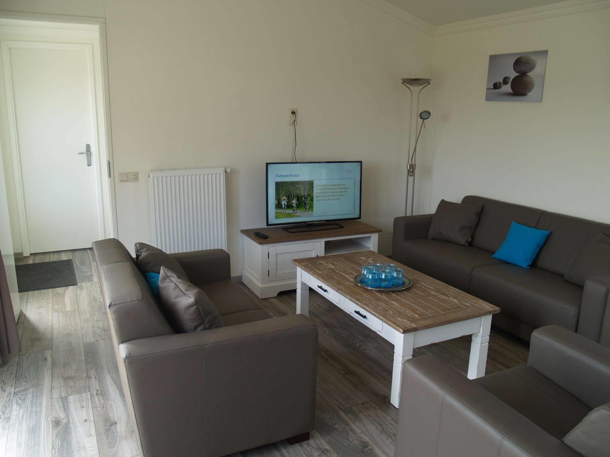 Europarcs De Biesbosch Hotel Willemsdorp ภายนอก รูปภาพ
