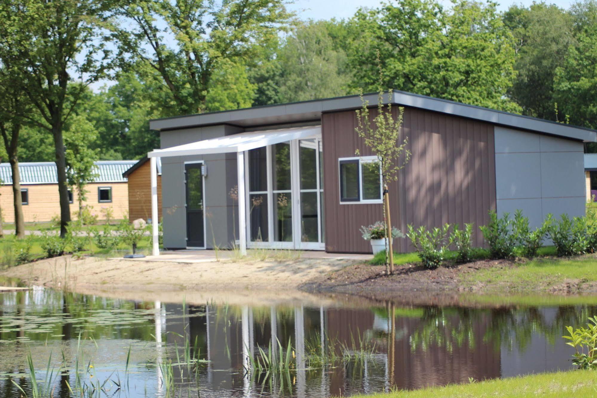 Europarcs De Biesbosch Hotel Willemsdorp ภายนอก รูปภาพ