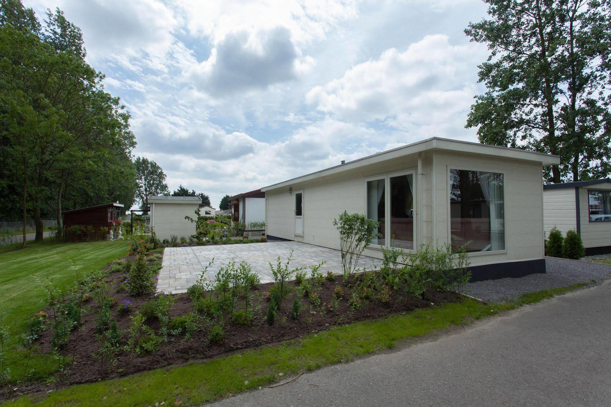 Europarcs De Biesbosch Hotel Willemsdorp ภายนอก รูปภาพ